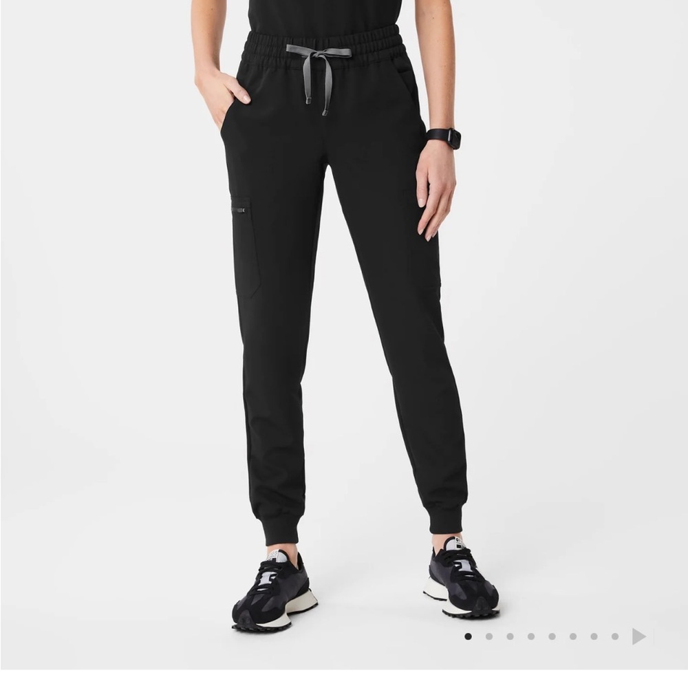 Figs women's Black Uman Relaxed - Jogger Scrub Pants - XS Tall / Black